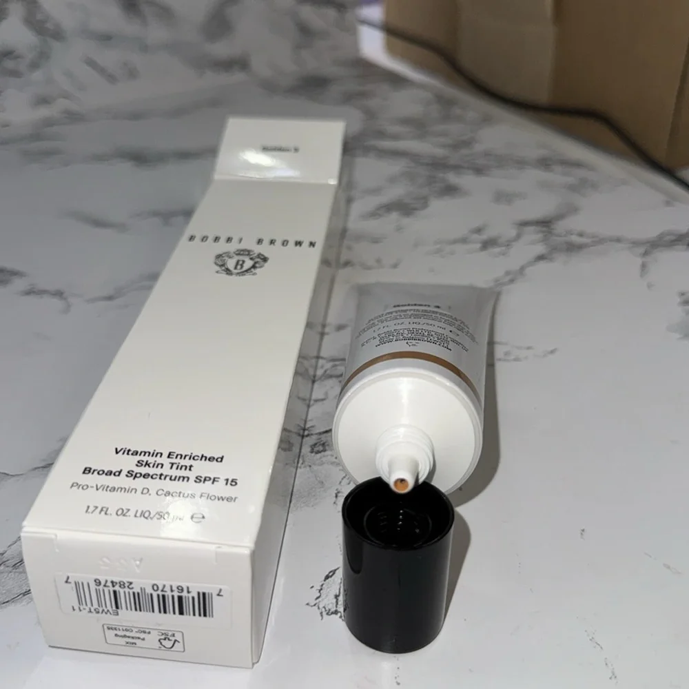 NWT Bobbi Brown vitamin enriched skin tint: Golden 3 Never used Still in box